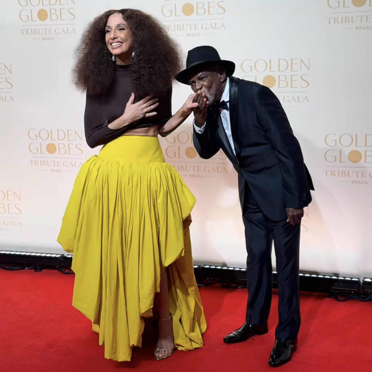 Antônio Pitanga esbanja simpatia ao lado de Camila Pitanga no Golden Globes Tribute Gala Brazil