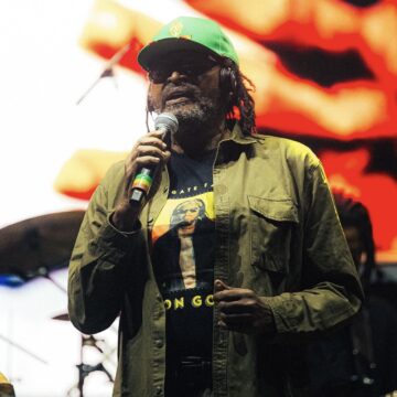 Edson Gomes reúne público fiel no Lollapalooza Brasil com show marcado por grandes hits do reggae