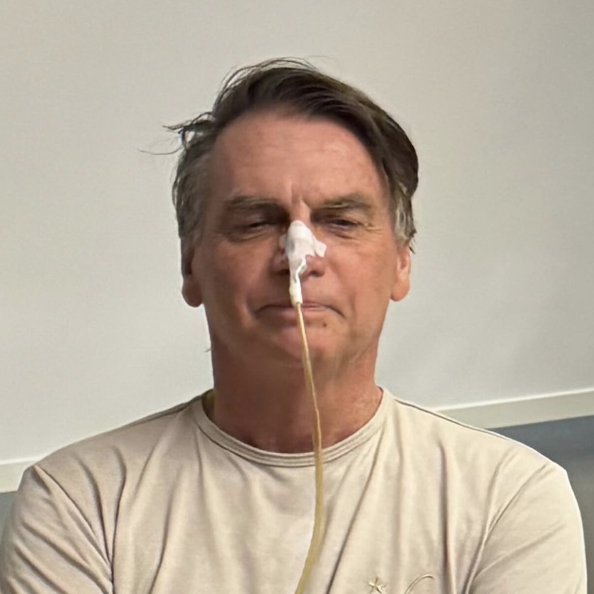 Bolsonaro recebe previsão de alta médica após reagir a tratamento contra broncopneumonia