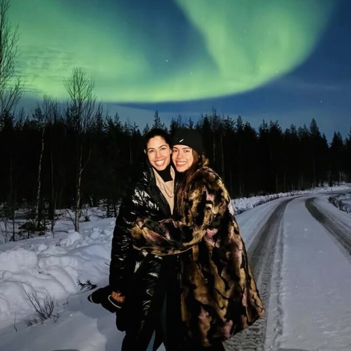Bela Gil celebra espetáculo da aurora boreal ao lado de Anitta durante viagem pela Finlândia: ‘Quanta beleza’