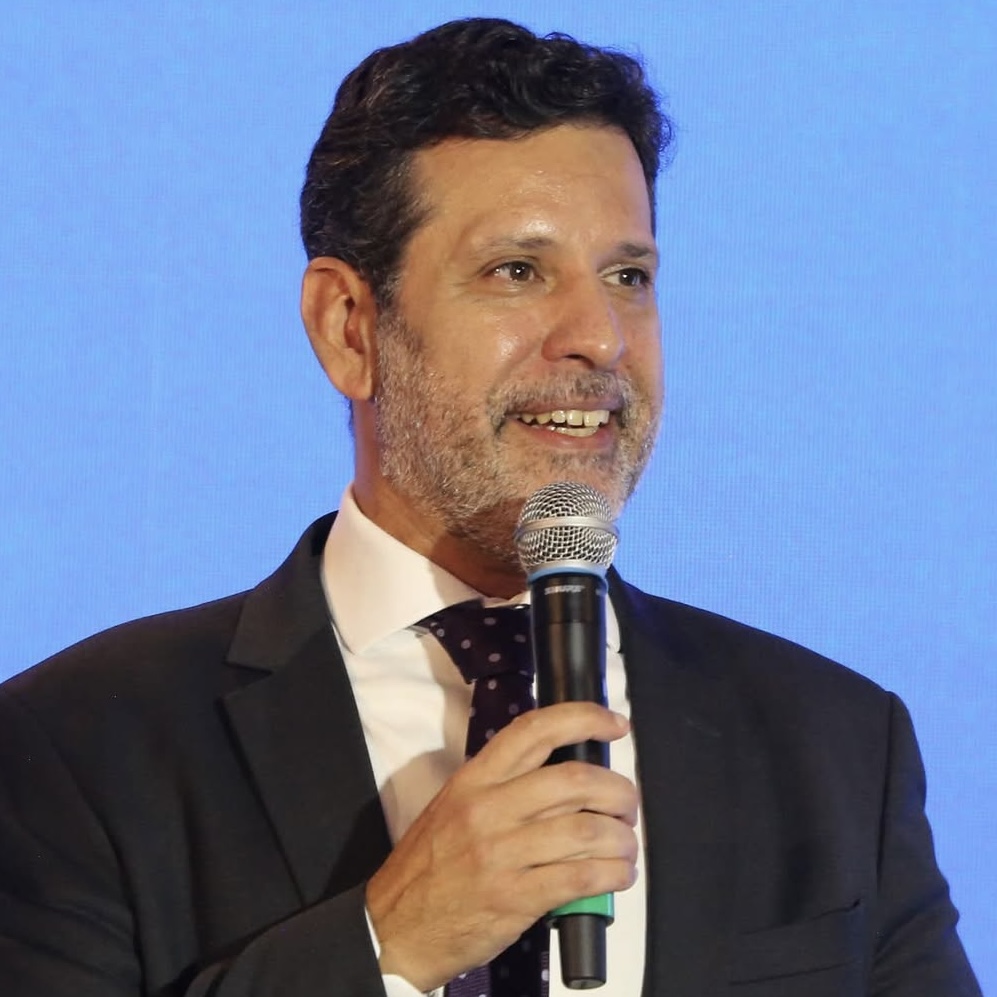 Lula anuncia Leonardo Barchini como novo ministro da Educação após saída de Camilo Santana