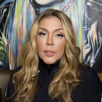 Simony anuncia remissão completa do câncer e se emociona: ‘Falaram que não tinha cura’