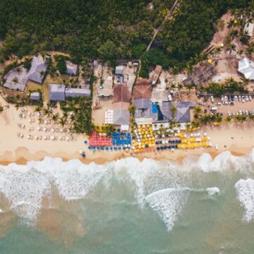 Destino turístico na Bahia entra em guia de praias da Netflix inspirado em filmes e séries