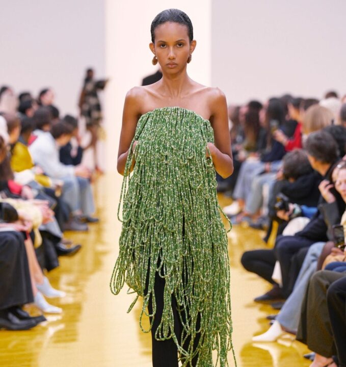 Baiana da Chapada Diamantina rouba a cena em estreia na Semana de Moda de Paris: “Sonho que se tornou realidade”