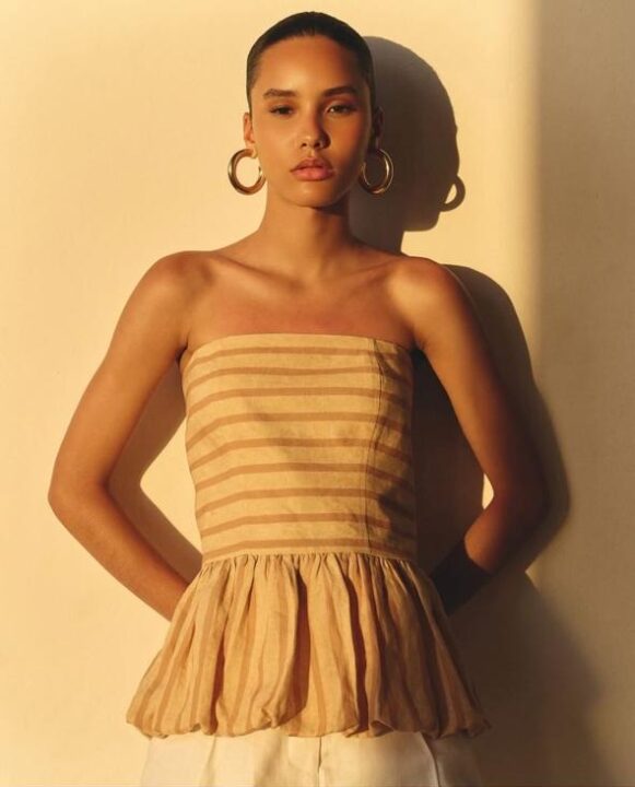 Modelo baiana de 15 anos ganha destaque internacional e assina com gigante da moda: conheça Julia Regis