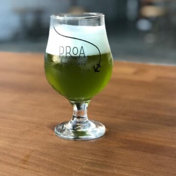 Chope verde e música ao vivo: cervejaria baiana celebra St. Patrick’s Day