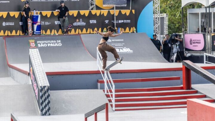 Vídeo: Rayssa Leal cai em manobra, deixa pista chorando e fica fora do pódio no Mundial de Skate