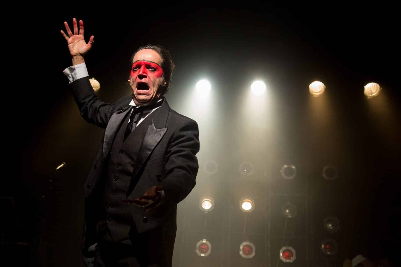 Ator Ricardo Bittencourt confirma lançamento de livro e projeto social em presídio na Bahia