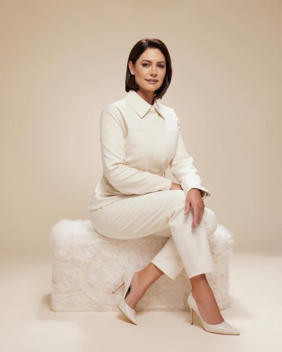 Michelle Bolsonaro completa 44 anos e declara: “Grata por tudo”