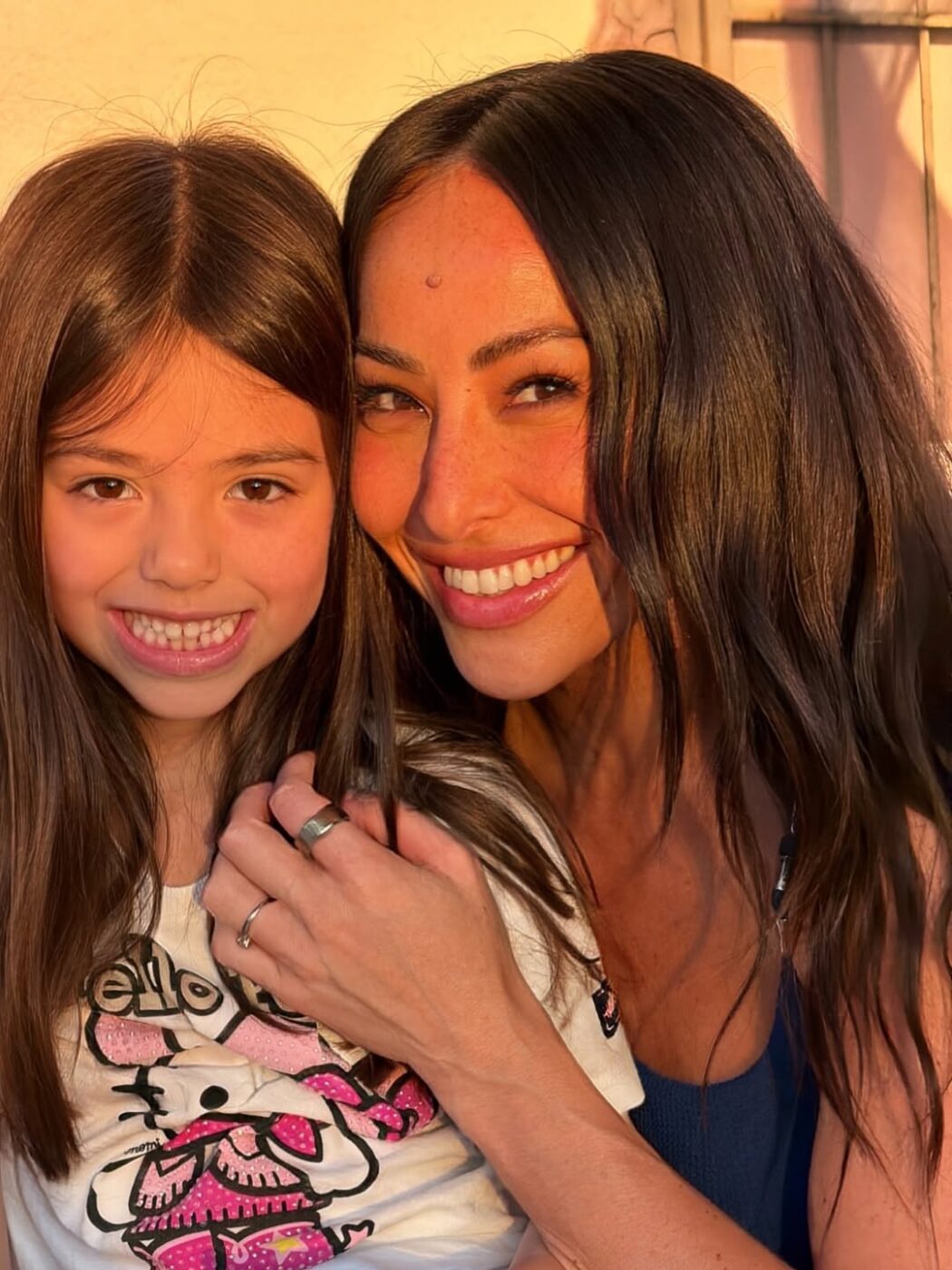 Filha de Sabrina Sato e Duda Nagle, Zoe diverte ao usar salto alto e maquiagem da mãe; veja