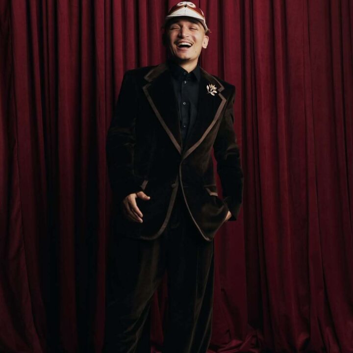 João Gomes embarca para turnê na Europa e brinca ao falar sobre sua comida preferida