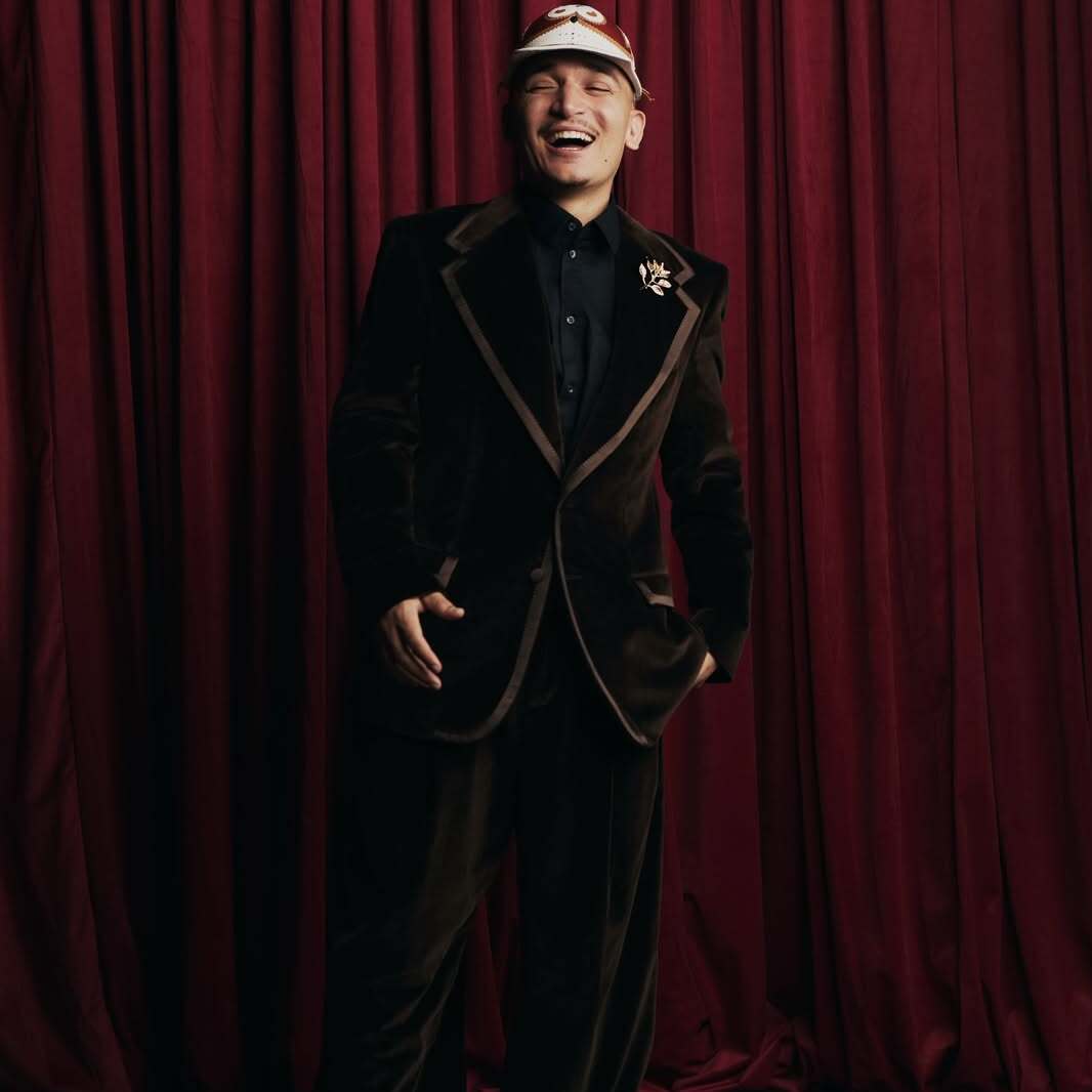 João Gomes embarca para turnê na Europa e brinca ao falar sobre sua comida preferida