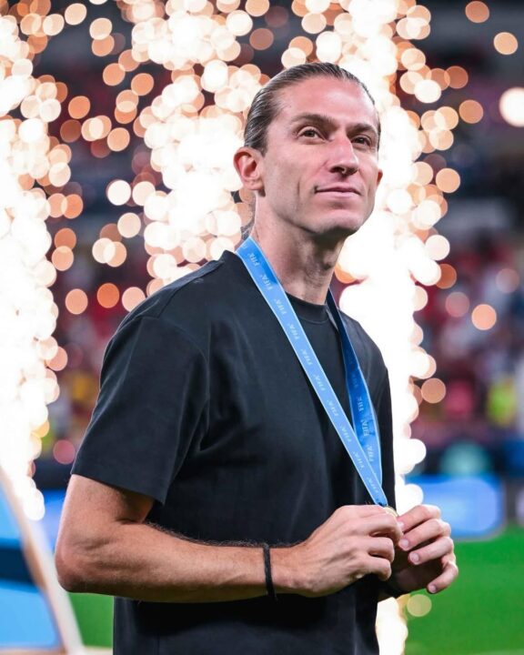 Filipe Luís recebe onda de apoio após deixar o comando do Flamengo