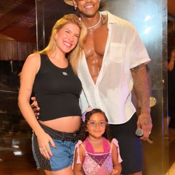 Lore Improta compartilha clique fofo de Léo Santana com a filha Liz e brinca: “Cara de um, focinho de outro”