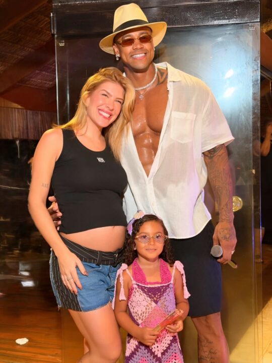 Lore Improta compartilha clique fofo de Léo Santana com a filha Liz e brinca: “Cara de um, focinho de outro”