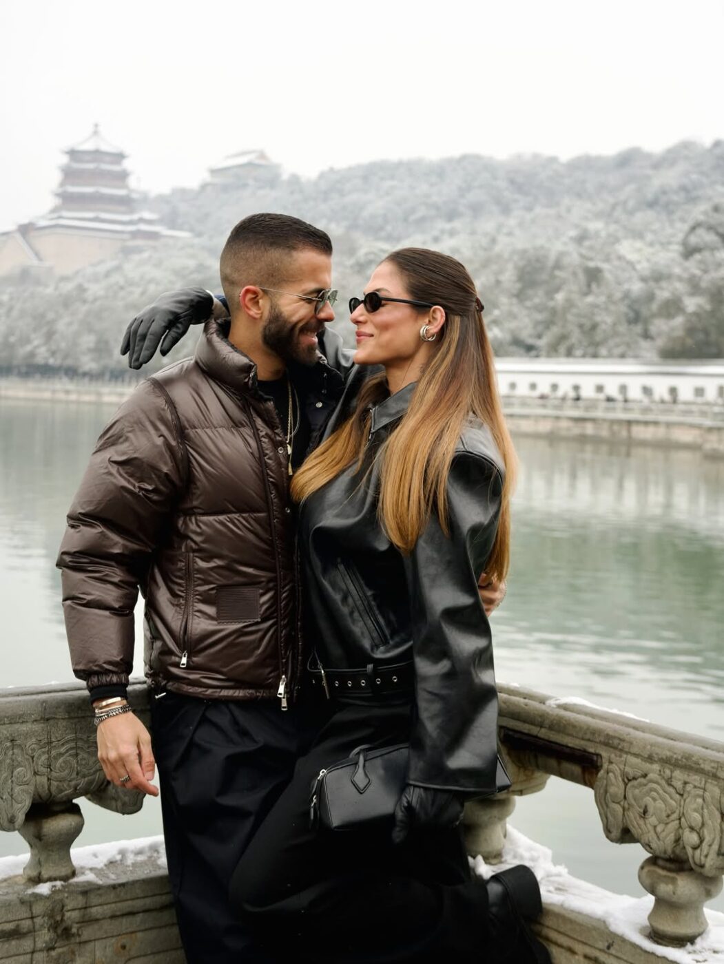 Mari Gonzalez abre álbum de férias na China com Pipo Marques