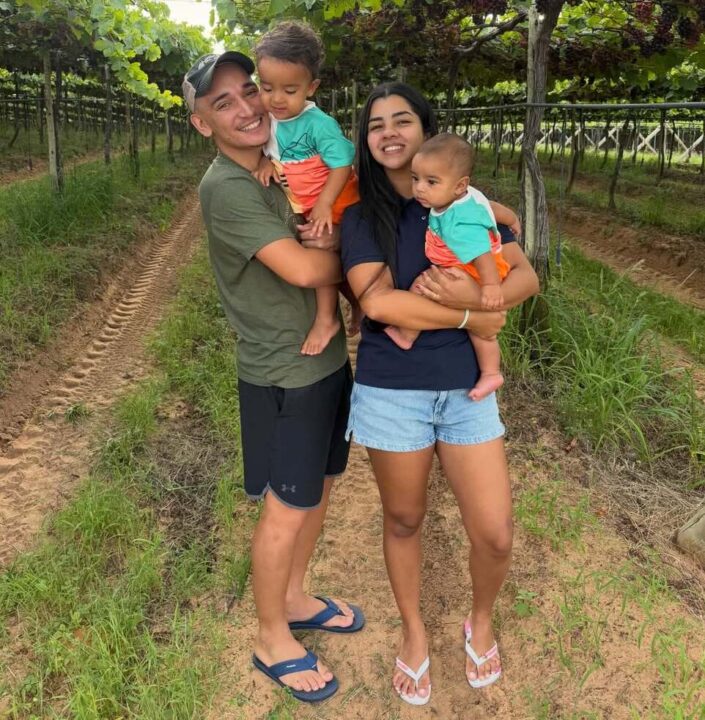 Ary Mirelle e João Gomes curtem dia na fazenda com os filhos; veja fotos