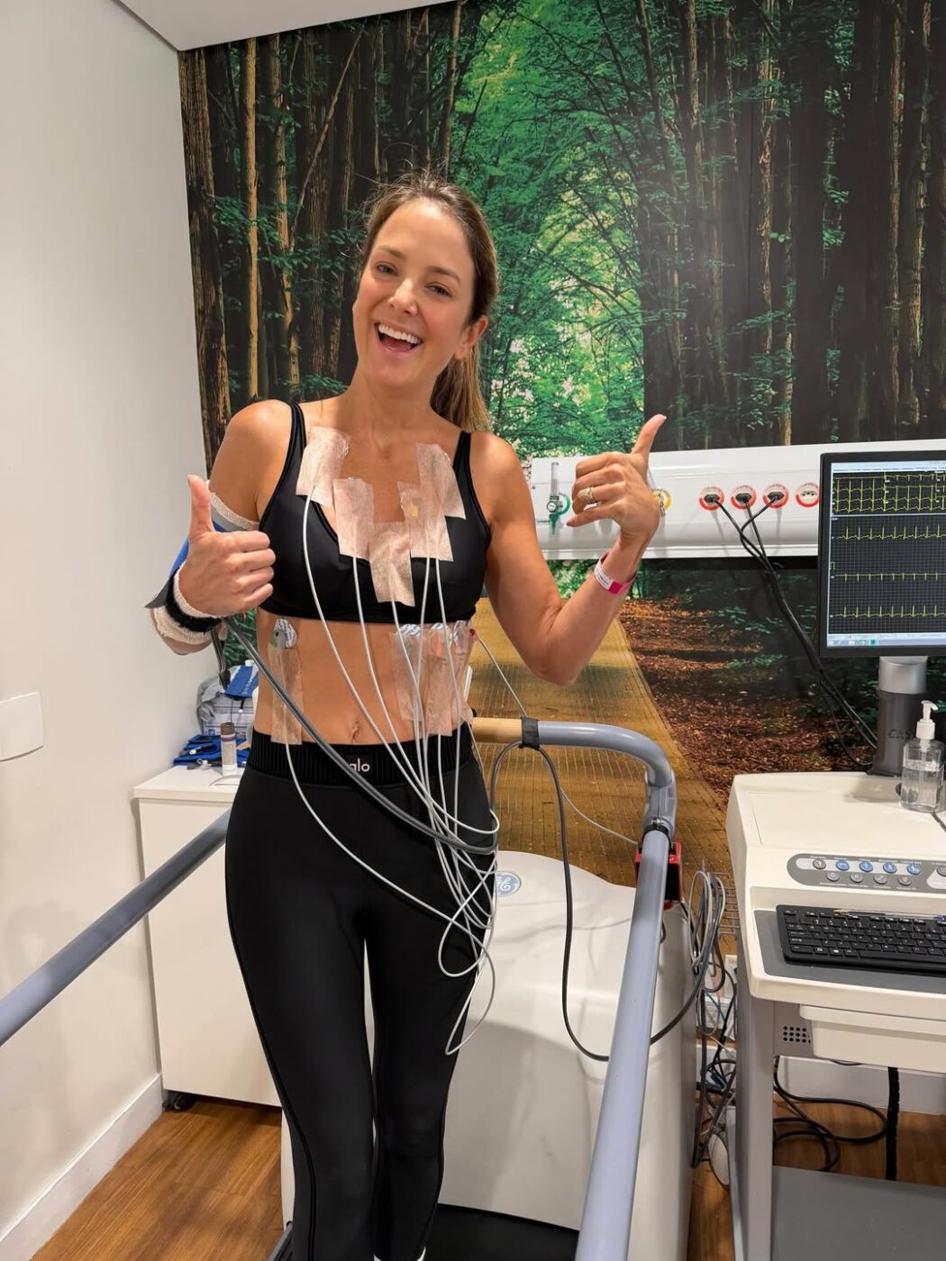 Ticiane Pinheiro passa por exames e faz alerta sobre cuidados com a saúde: “Ato de amor próprio”