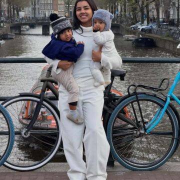 Ary Mirelle abre álbum de viagem com os filhos Jorge e Joaquim na Europa