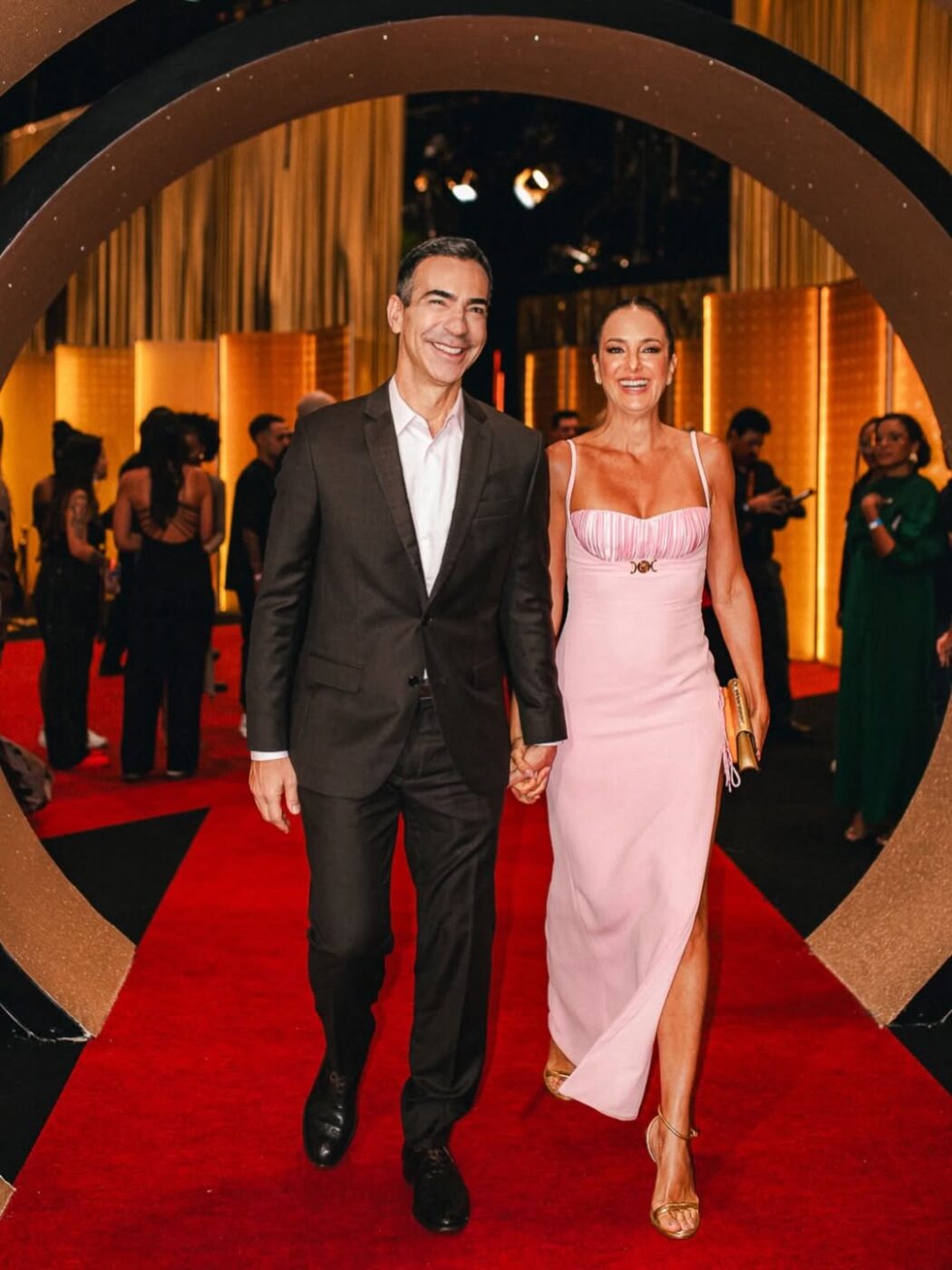 Tici Pinheiro prestigia César Tralli no ‘Melhores do Ano’ e declara: “Muito orgulho”