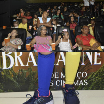 Salvador tem sessão de cinema com meias trocadas para celebrar Dia Internacional da Síndrome de Down
