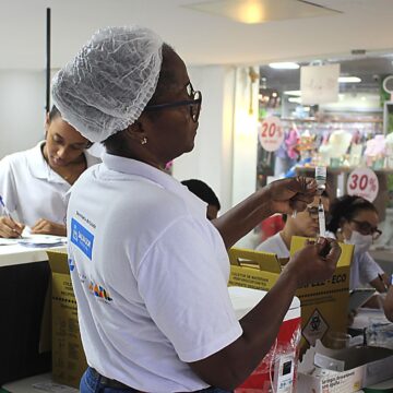 Prefeitura promove vacinação contra influenza com horário estendido em shopping de Salvador