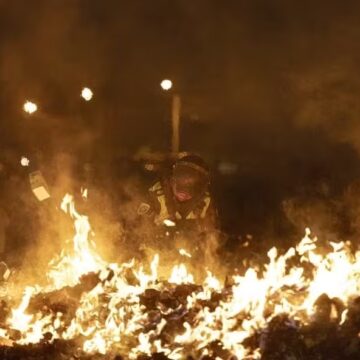 Bolívia tem ‘chuva de dinheiro’ após acidente de avião; entenda