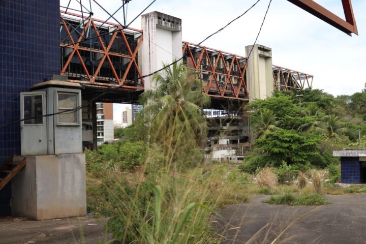 Após 11 anos fechado, antigo Centro de Convenções tem novo prazo para ser vendido