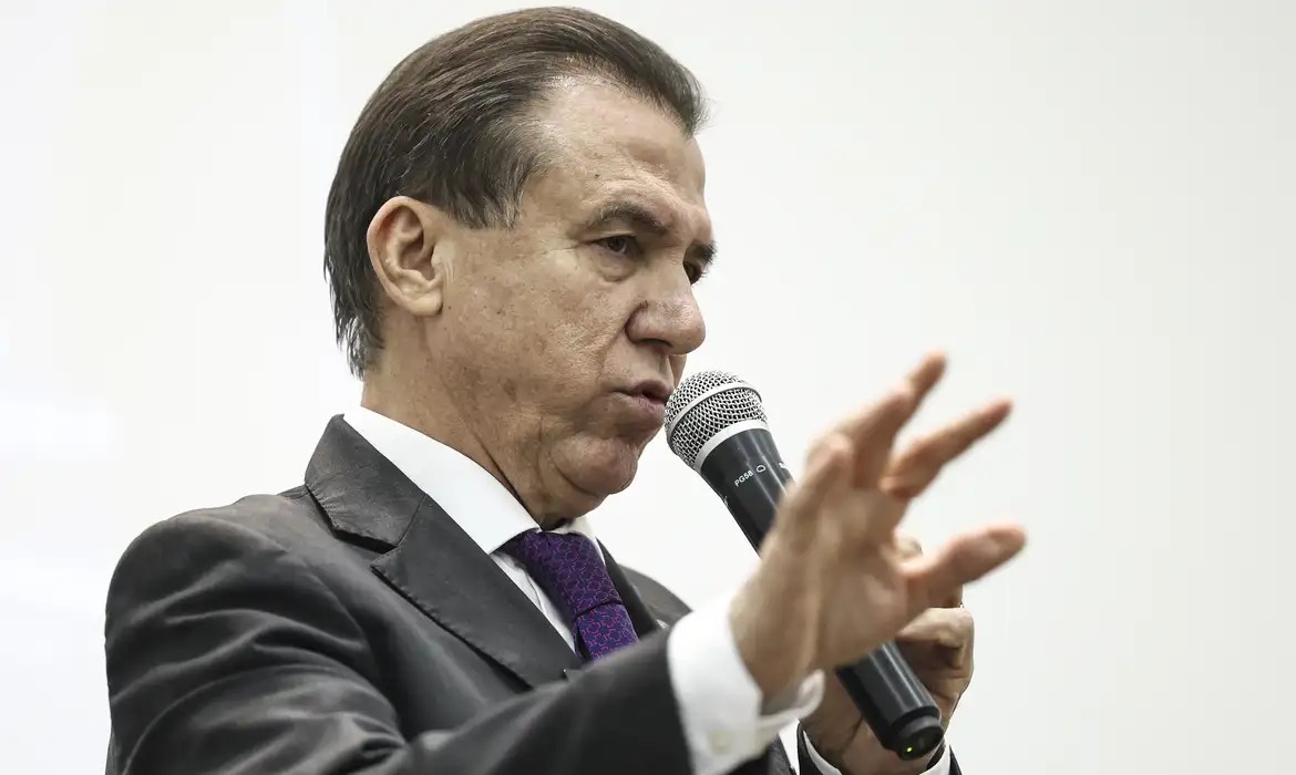 Governo avalia enviar projeto com urgência se escala 6×1 não avançar