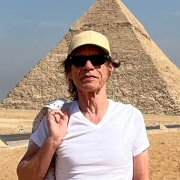 Mick Jagger abre álbum de fotos no Egito e ganha comentário do filho brasileiro, Lucas