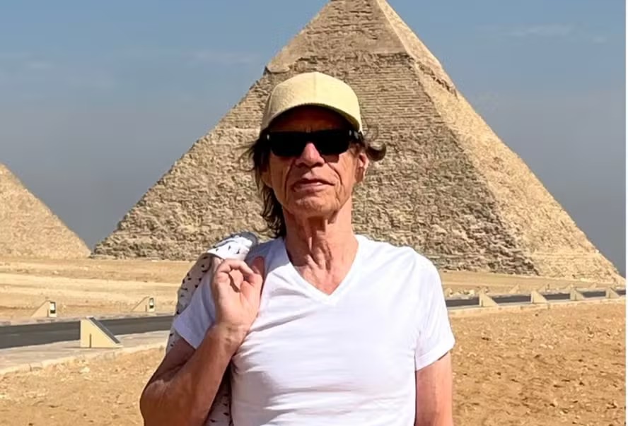 Mick Jagger abre álbum de fotos no Egito e ganha comentário do filho brasileiro, Lucas