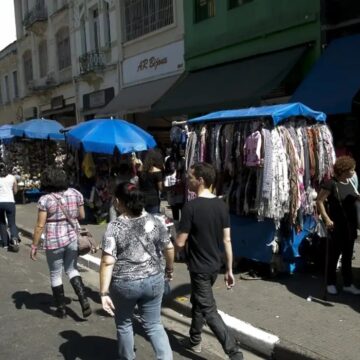 Taxa de informalidade cai no mercado de trabalho, mostra IBGE