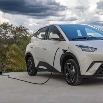 BYD apresenta nova geração de baterias Blade que carrega de 10-97% em 9 minutos