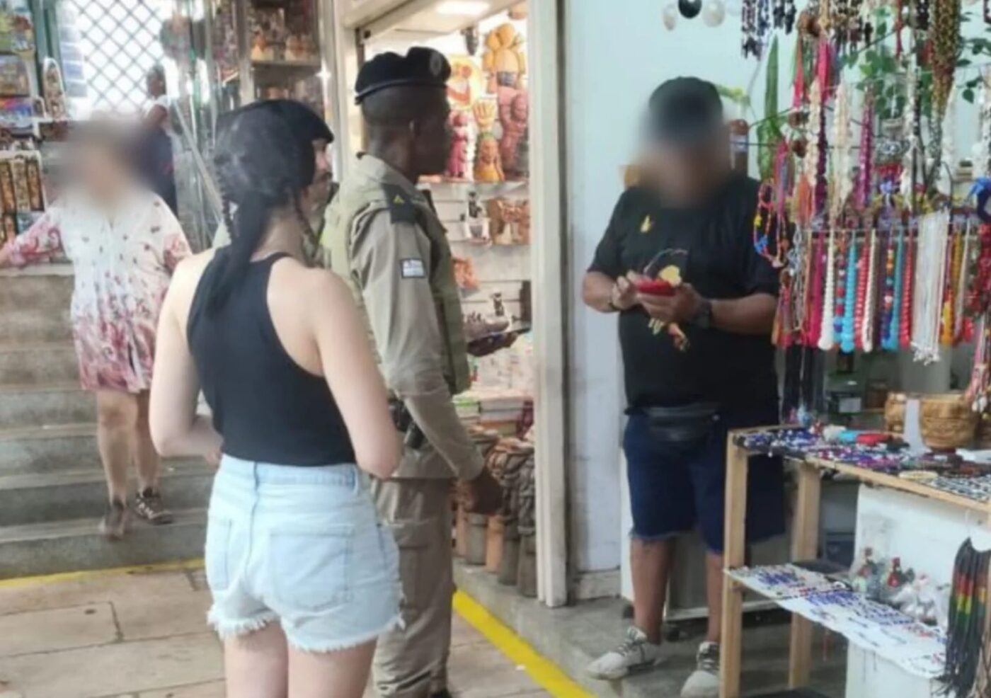 Turistas francesas denunciam golpe ao pagar R$ 200 em duas pimentas no Mercado Modelo
