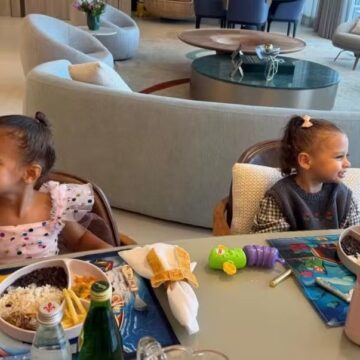Neymar mostra momento fofo das filhas Mavie e Helena: ‘Almoço das princesas’