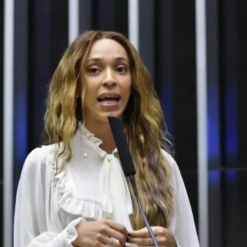 Erika Hilton é eleita presidente da Comissão da Mulher na Câmara