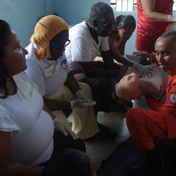 Pessoas cegas e com baixa visão recebem treinamento em primeiros socorros em Salvador