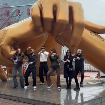 Na Coreia do Sul, Bell Marques posta vídeo dançando Gangnam Style com a família; assista