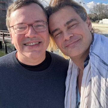 Carmo Dalla Vecchia celebra 20 anos com autor de novelas e revela bastidores do início do romance