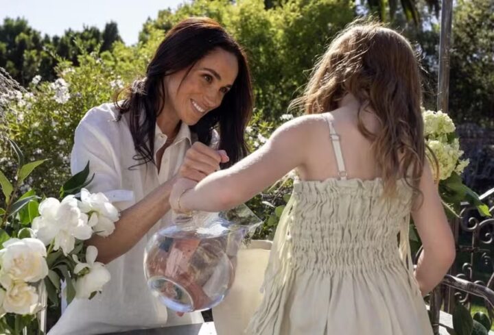 Meghan Markle registra momento de alegria com Lilibet, sua filha com príncipe Harry, em meio à polêmica