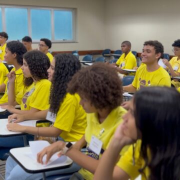 Instituto que oferece bolsas em colégios particulares e auxílio a estudantes de baixa renda na Bahia abre inscrições