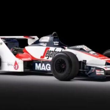 Primeiro carro usado por Senna na Fórmula 1 vai a leilão; confira valor