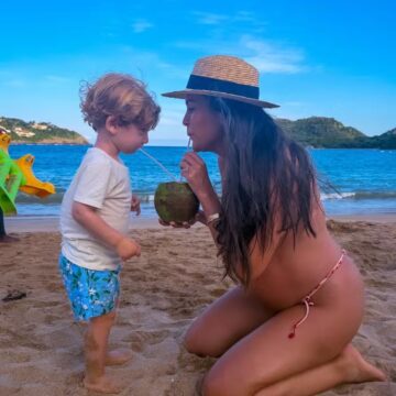 Grávida pela segunda vez, mulher de Thor Batista posa com filho na praia: ‘Curtindo muito’