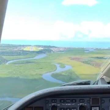 Visão privilegiada: vídeo do cockpit mostrando pouso em Porto Seguro viraliza; assista