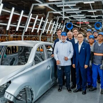 Lula diz que governo apresentará solução para famílias endividadas