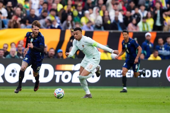 Completamente dominado: Brasil perde para a França em amistoso 76 dias da Copa