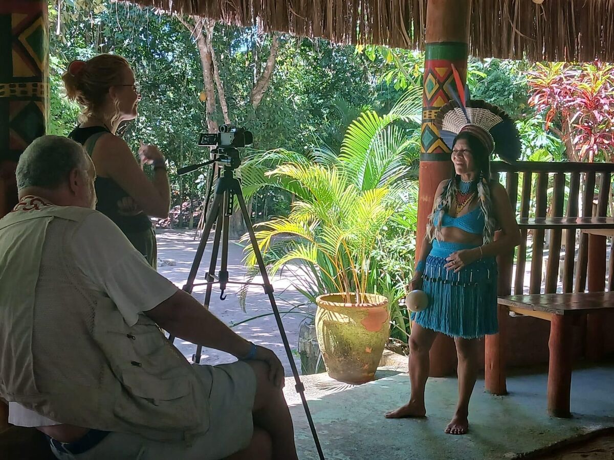 Fotógrafos espanhóis visitam Porto Seguro em imersão exclusiva no território indígena Pataxó