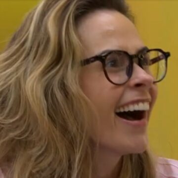 Poderes do líder: Ana Paula se diverte acordando os brothers na madrugada