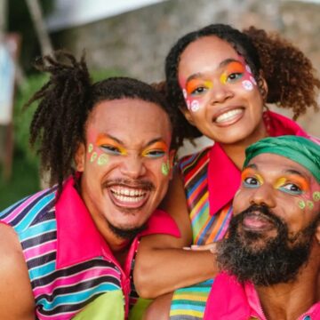 “Fala, Ìbejì’”: espetáculo infanto-juvenil com narrativa afrocentrada ocupa praças de Salvador