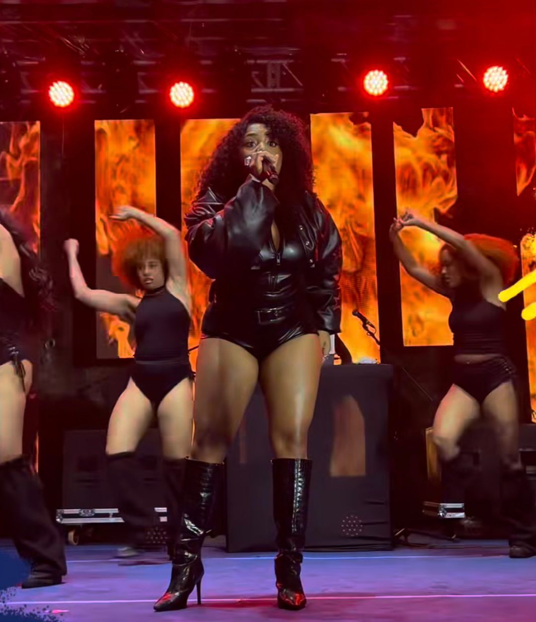 Duquesa encerra Boca de Brasa com casa cheia e público animado em Salvador